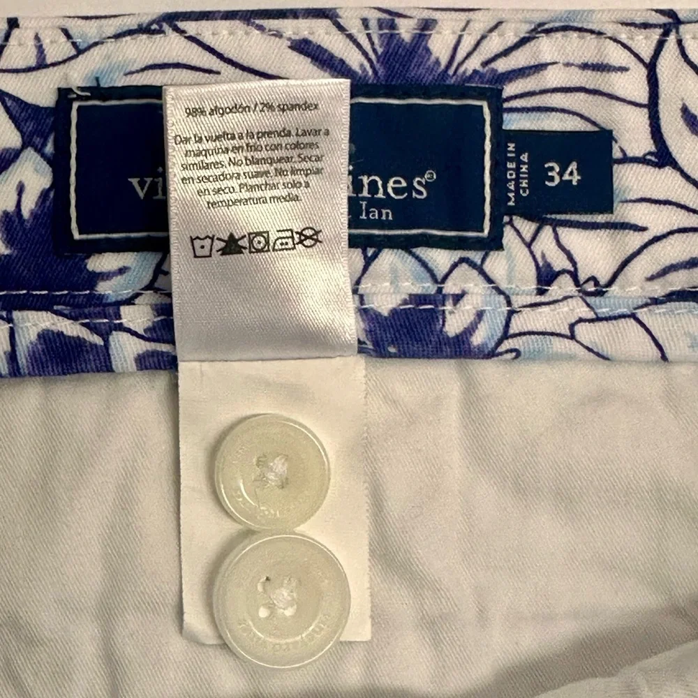 Navy Floral Vineyard Vines men’s size 34 shorts